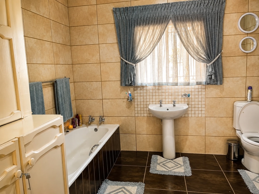 4 Bedroom Property for Sale in Flimieda North West
